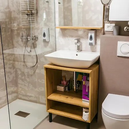 Liza & Rozi Zgornja Loznica